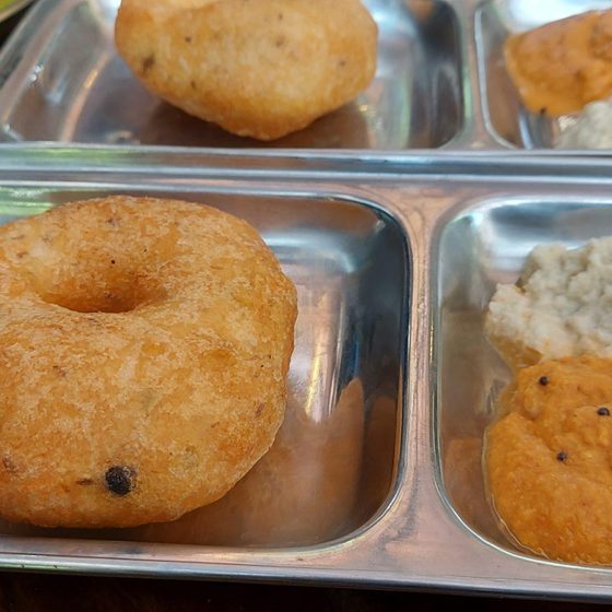 Medhu vadai with chutney at Kaylir